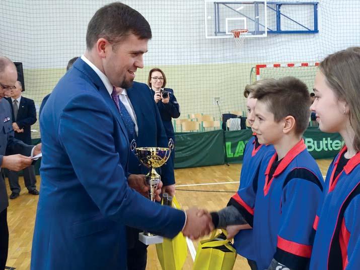 10 INFORMACJE Turniej Bezpieczeństwa w Ruchu Drogowym W eliminacjach powiatowych Turnieju Bezpieczeństwa w Ruchu Drogowym, które 7 maja odbyły się w Szkole Podstawowej w Raciążu, drużyna Szkoły