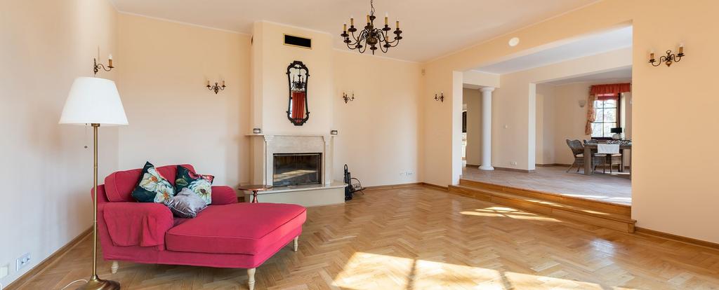 Siedliska, ul. Sielska Dom (Wolnostojący) na sprzedaż za 1 699 900 PLN pow. 366 m2 7 pokoi 1 pięter 2000 r. 4 644,54 PLN/m2 Opis nieruchomości: SIEDLISKA UL.