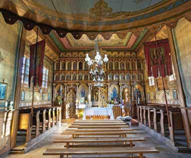 We wnętrzu znajduje się dawne wyposażenie cerkiewne z kompletnym ikonostasem rokokowo-klasycystycznym, a także zachowała się piękna, bogata polichromia z 1935 r.