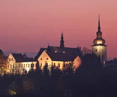 Klasztor w Starym Sączu, fot. K. Bańkowski KLASZTOR KLARYSEK KLASZTOR SIÓSTR KLARYSEK W STARYM SĄCZU Stary Sącz to średniowieczna perła Beskidów. Pierwsza wzmianka o mieście pochodzi z 1257 r.