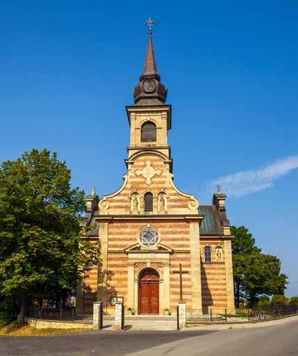 kościoła, obraz Matki Bożej Niepokalanie Poczętej, zwanej też Matką Bożą Mystkowską. Ze starej świątyni przeniesiono również: dawny główny ołtarz z XVIII w., drugi ołtarz z XVII w.