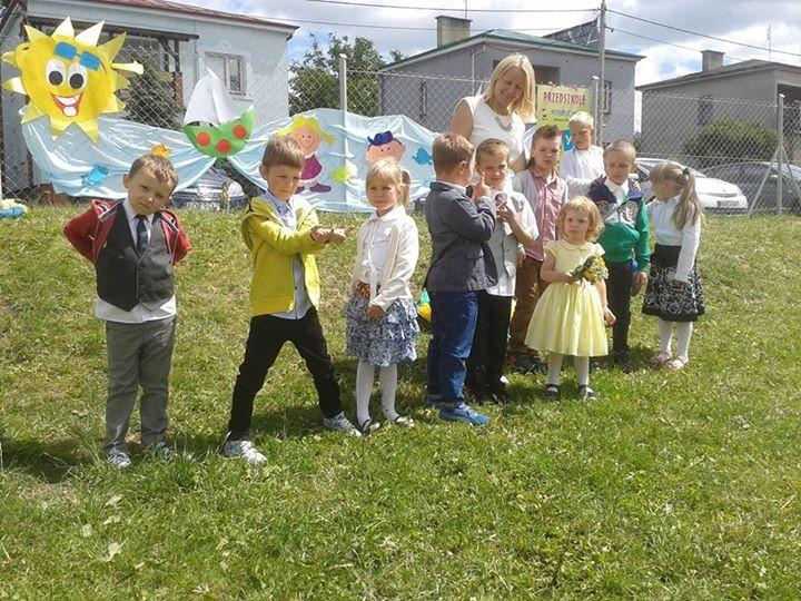 W piątek 27 czerwca odbyło się uroczyste zakończenie roku szkolnego 2013/2014. Uroczystość odbyła się na zielonym placu zabaw w pobliżu przedszkola.