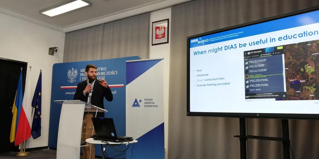 Czytaj też: Platforma CREODIAS przedstawiona na spotkaniu w Senacie Istota edukacji na każdym poziomie Aleksander Jasiak, reprezentujący w Polsce działający pod egidą ESA program edukacyjny ESERO