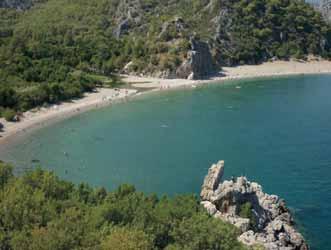 Türkmen Ağaç Evleri Antalya Olimpos bölgesinde portakal ve nar ağaçlarının arasına konumlandırılmış 220 bungalov tipi odalarıyla yarım pansiyon hizmet veren 12 ay açık doğal, rahat, keyifli bir