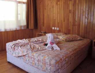 Olimpos plajı çakıldır ve caretta carettaların üreme bölgesi olmasından dolayı koruma altındadır herhangi bir restoran şezlong şemsiye hizmeti bulunmayan bakir doğal bir plajdır.