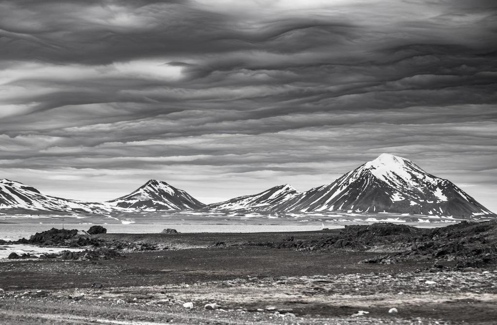 Stratocumulus perlucidus clouds over the fjord Hornsund (Anna Nadolna) Fot. 2.