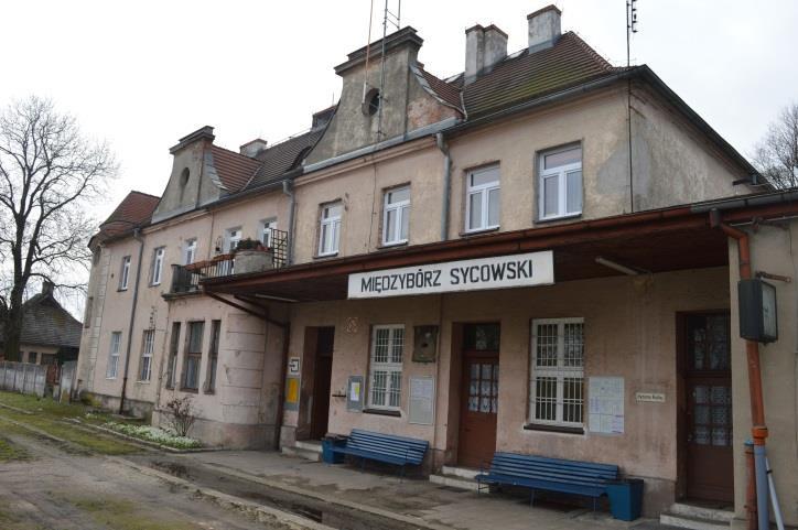 Przykład 2 Gmina Międzybórz (dolnośląskie) Po przejęciu nieruchomości przez Miasto i Gminę Międzybórz, dworzec kolejowy Międzybórz Sycowski nadal obsługiwał pasażerski transport kolejowy na czynnej