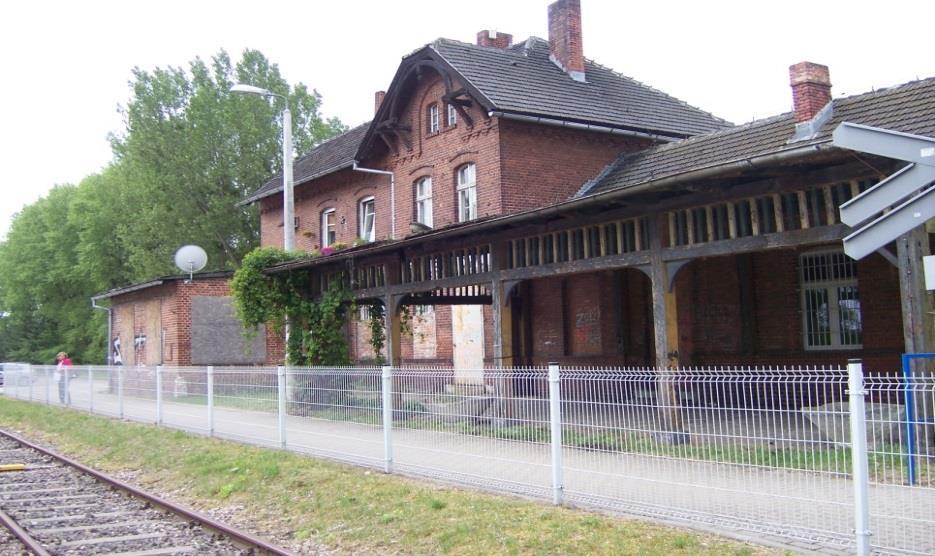 Zdjęcie nr 13 i 14 Dworzec kolejowy w Bolechowie Źródło: Materiały z kontroli NIK. Działania podjęte w trybie przepisu art.