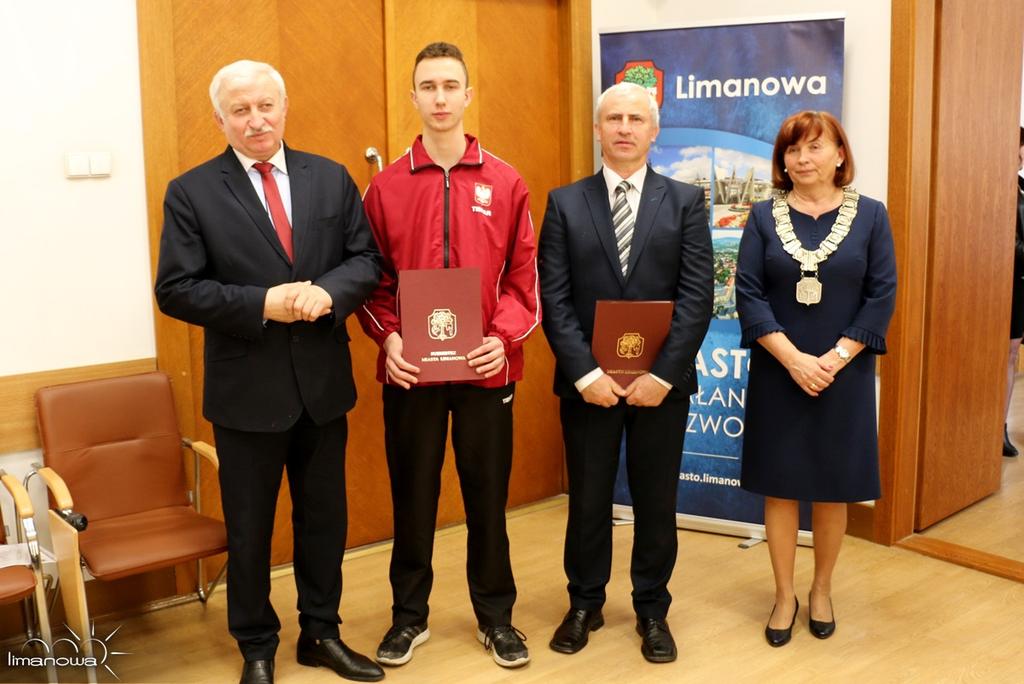 BARTOSZ SUŁKOWSKI 16 lat, uczeń III klasy gimnazjum w ZSP nr 4 w Limanowej. Zawodnik UKS Płomień Limanowa, członek kadry narodowej kadetów i reprezentant Polski w zawodach międzynarodowych.