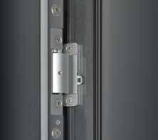 elegancko zintegrowana z ramą drzwiową i umożliwia optymalną regulację drzwi. Dzięki temu drzwi zamykają się łatwo i bezpiecznie.