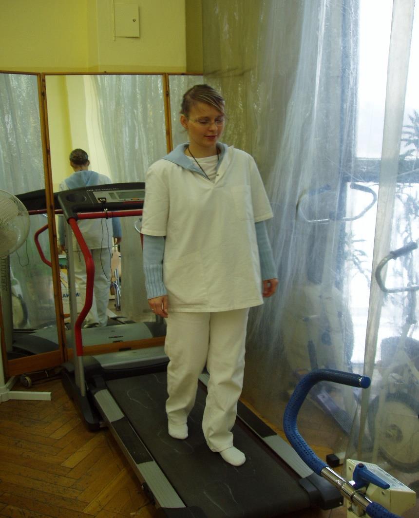 Chód do tyłu PO RAZ PIERWSZY BADANA KINEMATYCZNE, BIOMECHANICZNE ORAZ ELEKTROMIOGRAFICZNE PRZEZ THORSTENSSONA 1986, VILENSKYA 1987 ORAZ WINTERA 1986.