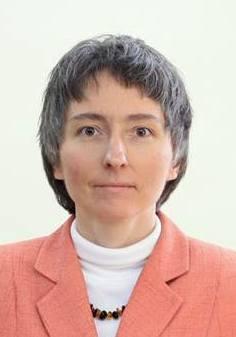 Od urodzenia mieszka w Chyloni.