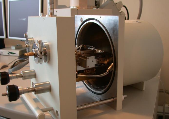 MICROTEST MT5000H Pierwiastek % wag. % atom. C 03.97 06.93 O 39.