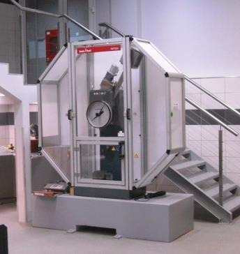 Instron 1251 młot RKP 300 Instron 4483 statyczna próba rozciągania w temperaturze pokojowej przy użyciu siły do 1000 kn