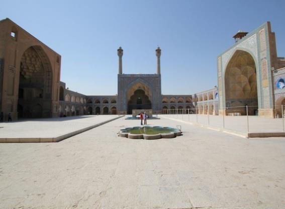 Będąc w Iranie nie możesz zapomnieć też o zwiedzeniu świątyń takich jak np. bardzo popularna Świątynia ognia w Yazd.