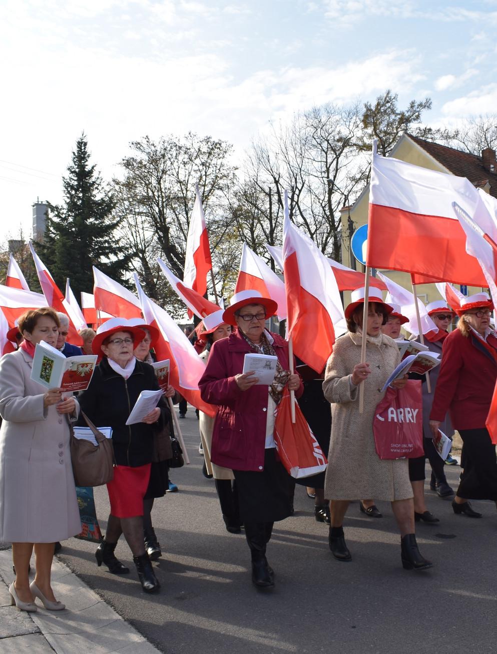 O 15:00 rozpoczął się "Bieg Marcina", a po nim uroczystości w hali sportowej. Uświetniły je występy m.in. naszych uczniów z koła teatralnego, koła świetlicowego i zespołu Marcinki.