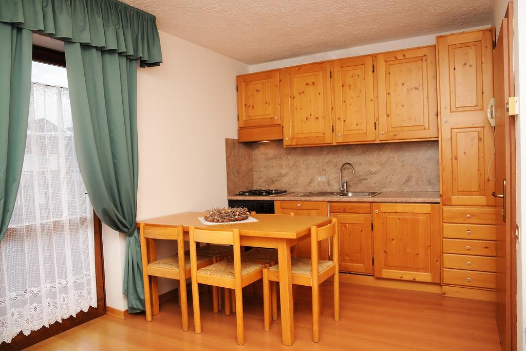 Marisol oferuje funkcjonalnie urządzone apartamenty, wyposażone w aneks kuchenny, zmywarkę oraz telewizję satelitarną.