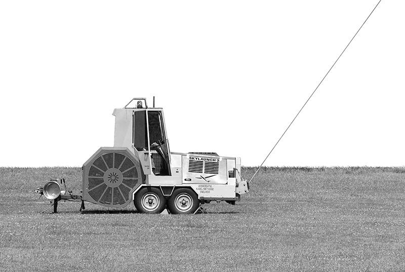 Zakładamy, że podczas toczenia się walca jest zachowana jego energia mechaniczna. 28.