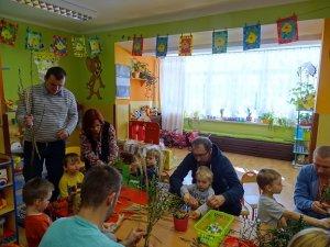 i owies. Dzieci poznały też wiersze, piosenki, inscenizacje o tematyce wielkanocnej oraz stare, ludowe zabawy związane z tymi świętami.