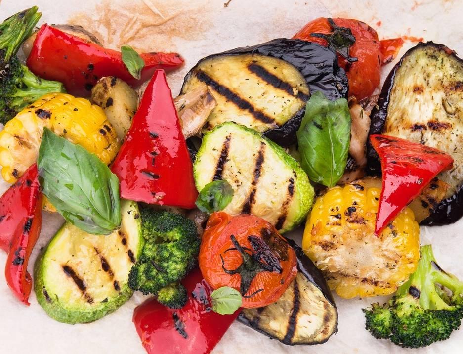 CONTORNI DODATKI PATATE AL FORNO Pieczone ziemniaczki 12,00zł INSALATA MISTA Mix sałat 12,00 SPINACI AL BURRO Szpinak z masłem 12,00zł PATATE FRITTE