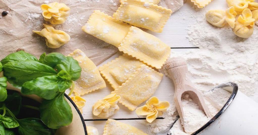 PASTA FATTA IN CASA MAKARON DOMOWY (wyrób własny) TORTELLONI AI PORCINI CON TALEGGIO E CRUDO Duże tortellini faszerowane borowikami, sos śmietanowy, ser taleggio, szynka parmeńska TAGLIATELLE AI