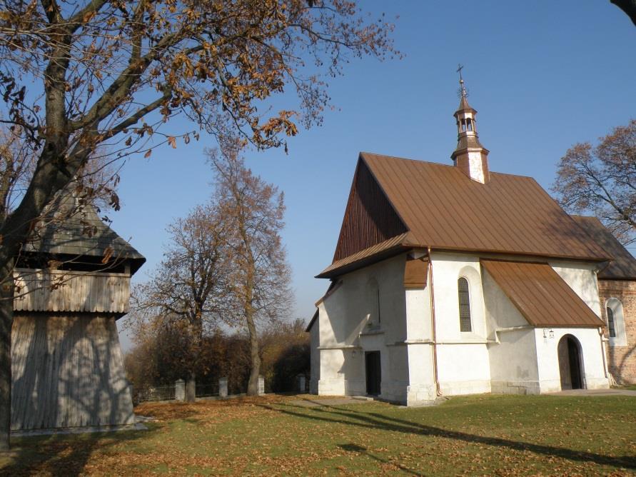 X. ZABYTKI i MIEJSCA PAMIĘCI Zdjęcie: Kościół i dzwonnica w Mieronicach Na terenie Gminy Wodzisław znajduje się szereg zabytkowych obiektów architektury i budownictwa stanowiących pozostałości