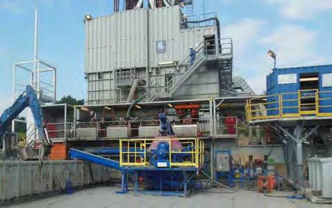 CASE STUDY - SERWIS PŁUCZKOWY Wiercenie długiej sekcji o średnicy 12 ¼ przy użyciu płuczki wiertniczej OBM na bazie oleju mineralnego ESCAID 110 WYZWANIE Przewiercenie interwału o średnicy 12 ¼ od