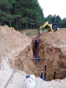 Jednym z głównych zadań służących poprawie gospodarki wodno-ściekowej na terenie gminy Ełk jest rozbudowa sieci wodociągowej i kanalizacyjnej.