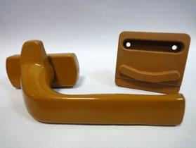 Klamki w kolorze okleinowanego PVC: złoty dąb - RAL 8001, do koloru sosna - RAL 1014 oraz do kolorów mahoń