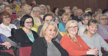 ukrywały radości i zaskoczenia.