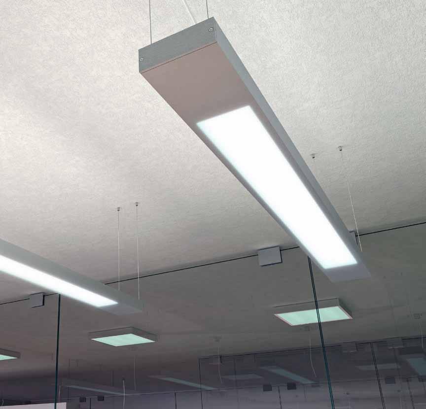 STRUCTURAL Prostokątna lampa wisząca do świetlówek liniowych. Konstrukcja z aluminiową ramą i mlecznym kloszem PMMA. Przewód zasilający transparentny.