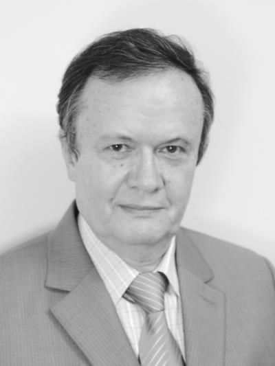 Profesor Lesław TOPÓR-KAMIŃSKI Lata urzędowania: 2005-2012 Prof. Lesław Topór-Kamiński urodził się 3 września 1946 r. w Krakowie.
