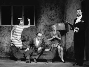 Sezon 1965/66 78 Eug ne Ionesco NOSORO EC (Le Rhinocéros) przek ad: Adam Tarn re yseria: Witold Skaruch scenografia: Franciszek Starowieyski asystent re ysera: W odzimierz Musia Premiera: 17 XII 1965