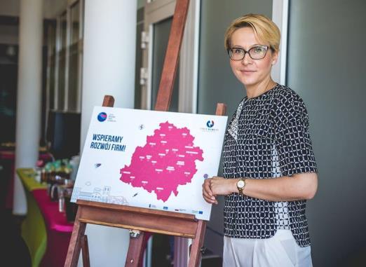 Bony szkoleniowe otrzymało już 700 firm, a skorzystał z nich już ponad tysiąc pracowników. Do tego grona wkrótce dołączą kolejne firmy, #ŁSSE S.A.