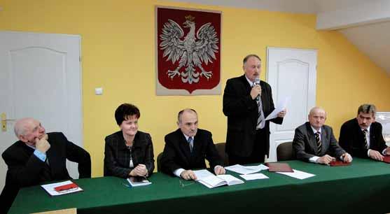 2 SAMORZÑD Jaros aw Jaworski zosta ponownie przewodniczàcym Rady Gminy Racià. Wybory odby y si 30 listopada, na pierwszej sesji nowej rady.