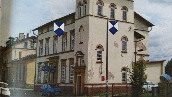 Opis nieruchomości: Nieruchomość zabudowana jest