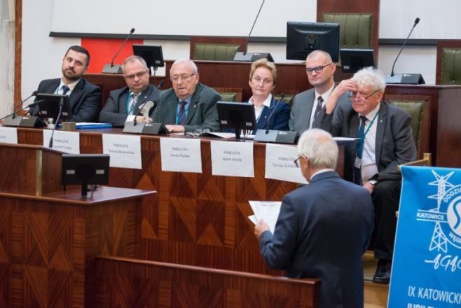 Widok ogólny Sali Sejmu Śląskiego Paneliści Sesji I I sesji panelowej przewodniczył Herbert Gabryś ekspert Krajowej Izby Gospodarczej.