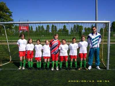 9 maja 2009r. w Centrum Kulturalno- Sportowym na stadionie w Uciechowie odbyła się kolejna edycja akcji "Polska Biega" z udziałem uczniów UKS-u. Uczeń klasy V Kamil Kielarski zajął III miejsce. 13.05.