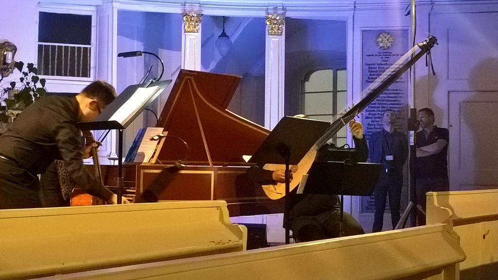 szans się ukazać bez dobrej wiolonczeli w zespole. To był bardzo udany koncert.