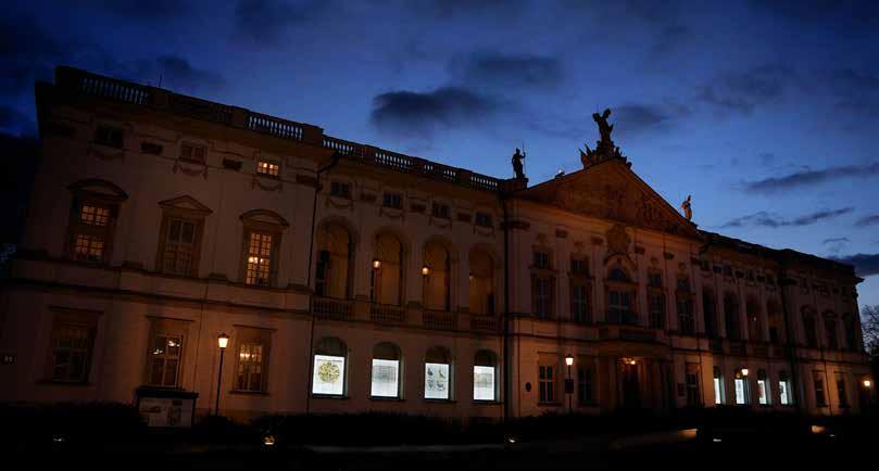 KULTURA 47 DR KATARZYNA KOŁAKOWSKA dyrektor Biblioteki Uniwersyteckiej KUL Skarby BU KUL w Warszawie Najcenniejsze zbiory biblioteczne zostały zaprezentowane w arkadach Pałacu Krasińskich.