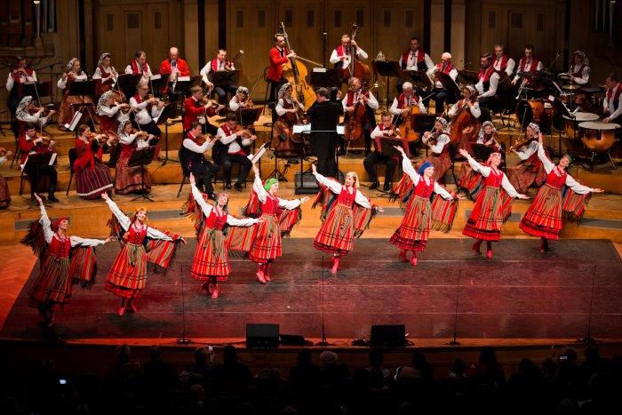 W czasie koncertów artyści zaprezentowali, poprzez pieśni, piosenki oraz piękne choreografie, ponad 20 regionów