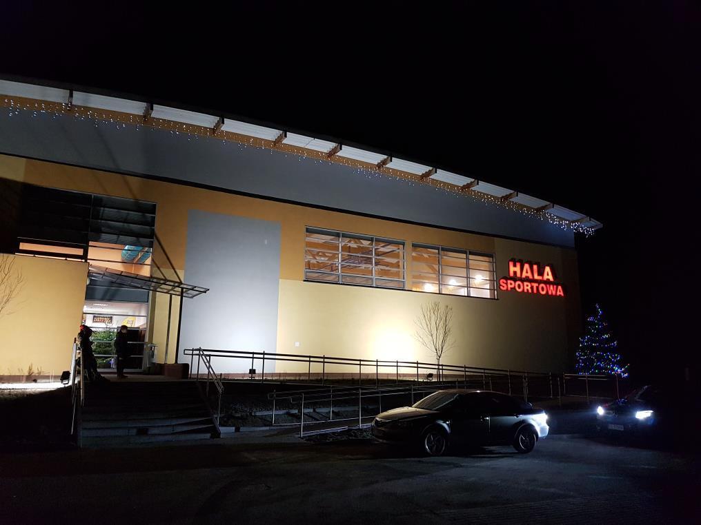 26. Montaż oświetlenia wejścia na halę sportową. Koszt wykonania 2.075,96 zł netto.
