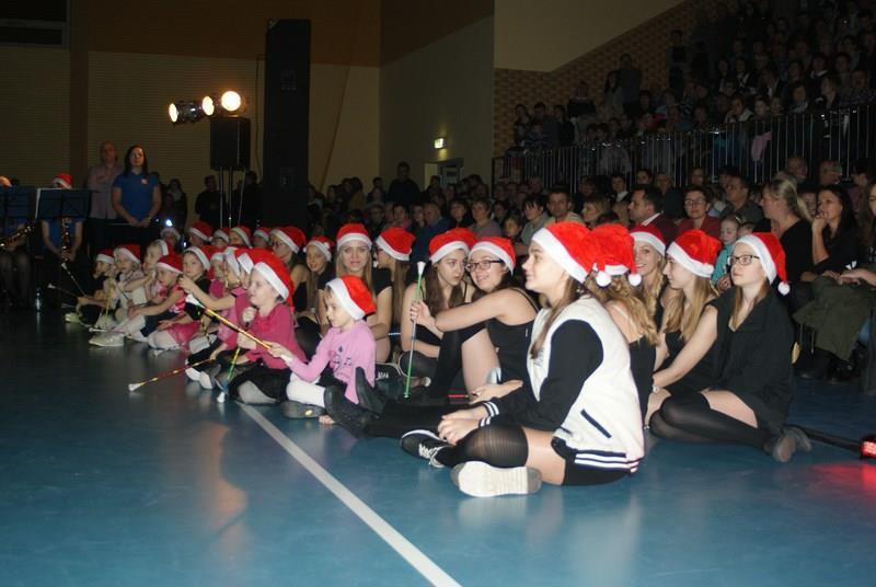 41. 28 listopada Start Amatorskiej Ligi Halowej Piłki Nożnej GZK Włoszakowice III edycja 2016/2017 ( każda niedziela od 10.00 do 13.30.