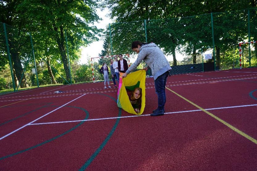 W niedzielę spacerowaliśmy brzegiem morza