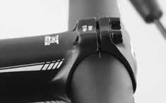 Sposób 1: Przyśrubowane konwencjonalnych wspornków Aheadset z przedną pokrywą Sposób 2: Przyśrubowane wspornków Aheadset z przedną pokrywą MONTAŻ IMPACT PROTECTION UNIT (IPU) 1 3 2 4 Nektóre modele