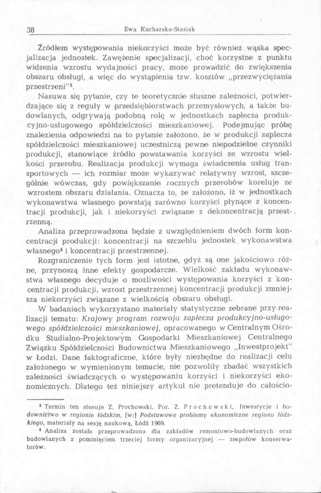 Źródłem w ystępow ania niekorzyści może być również wąska specjalizacja jednostek, Zawężenie specjalizacji, choć korzystne z punktu widzenia wzrostu wydajności pracy, może prowadzić do zwiększenia