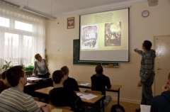 Pracownie zawodowe wyposażone w tablice interaktywne i urządzenia multimedialne oraz oprogramowanie : Cabri,