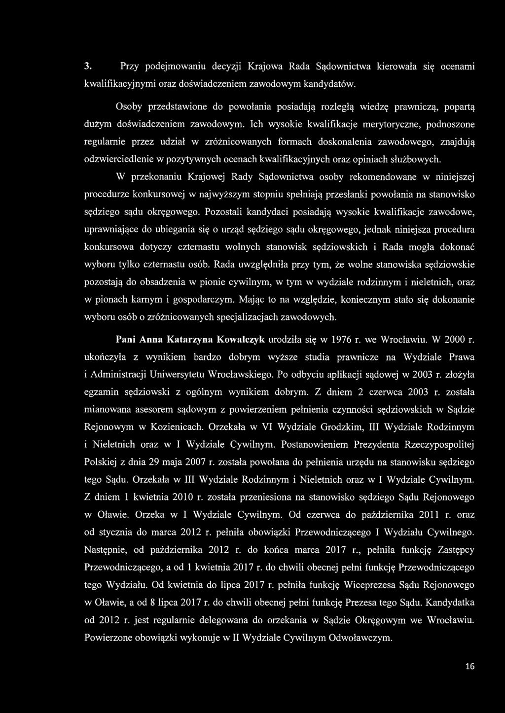Ich wysokie kwalifikacje merytoryczne, podnoszone regularnie przez udział w zróżnicowanych formach doskonalenia zawodowego, znajdują odzwierciedlenie w pozytywnych ocenach kwalifikacyjnych oraz