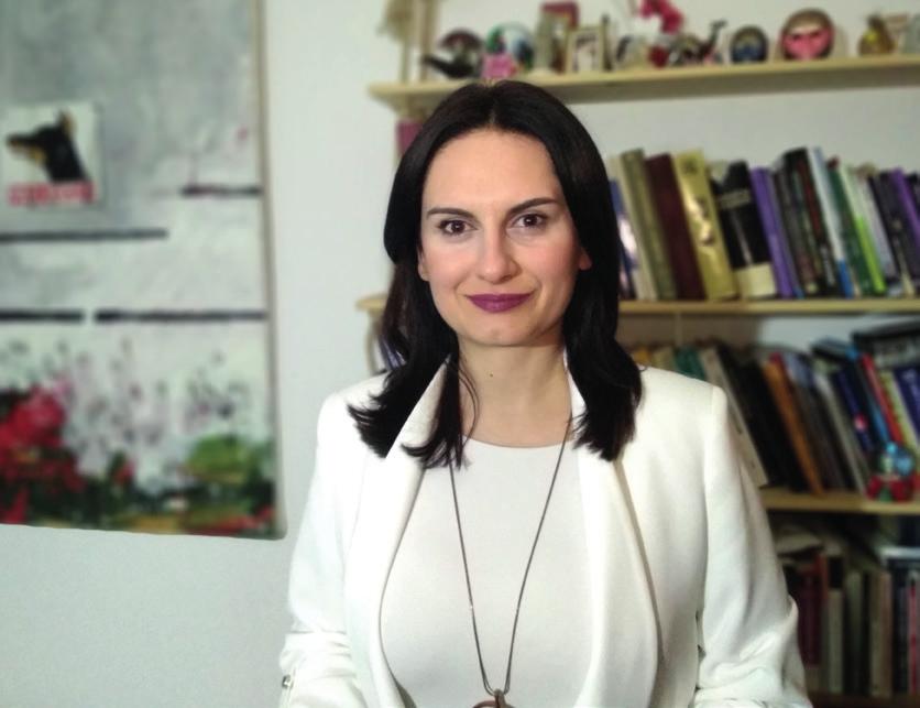 Jasmina Trajkoska urodziła się 1985 roku w Prilepie. Obecnie pracuje jako adiunkt na Wydziale Nauk Politycznych (FON) Uniwersytetu w Skopje.