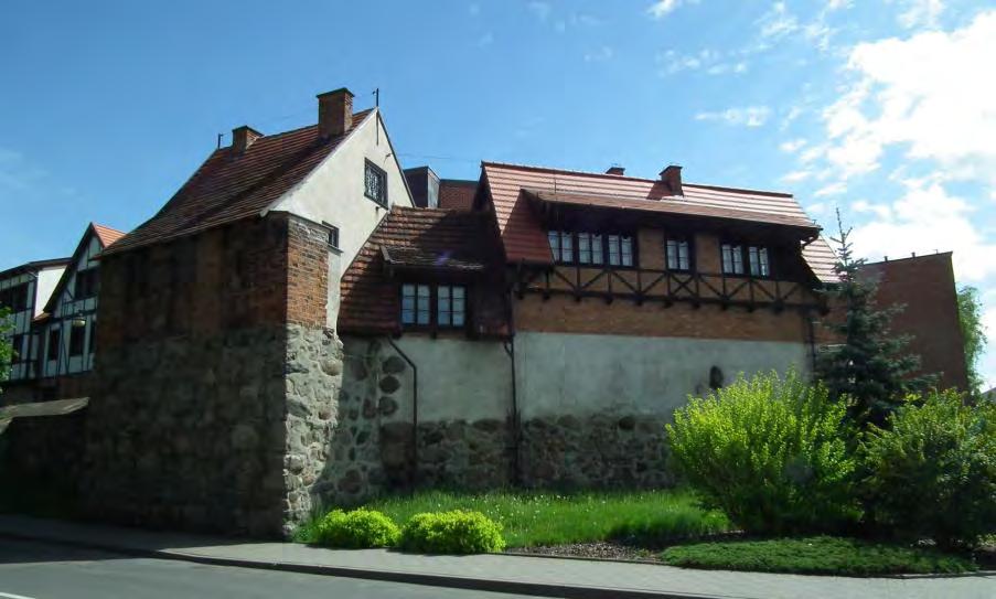 Baszta tzw. Dom Szewski: Zbudowana w XIV w., prawdopodobnie u schyłku XIX w. zaadaptowana na budynek mieszkalny lub warsztat rzemieślniczy.